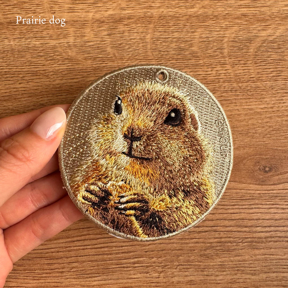 EMJOUR エンジュール 刺繍 キーホルダー チャーム 台湾 サル ワオキツネザル キツネザル プレーリードッグ チンチラネズミ リス プレゼント ギフト 贈り物 車 自転車 カギ 鍵 サファリ サバンナ 動物園 母の日