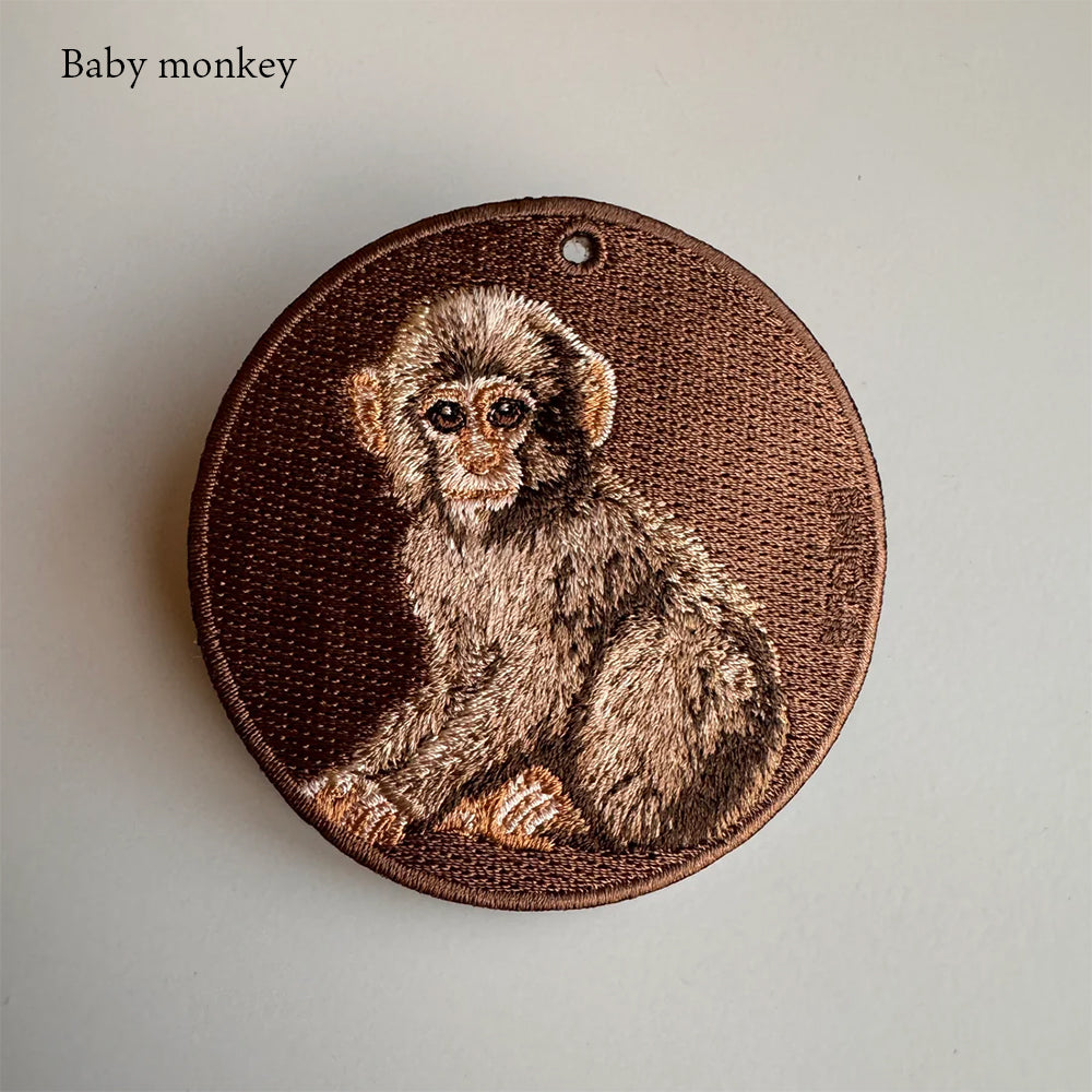 EMJOUR エンジュール 刺繍 キーホルダー チャーム 台湾 サル ワオキツネザル キツネザル プレーリードッグ チンチラネズミ リス プレゼント ギフト 贈り物 車 自転車 カギ 鍵 サファリ サバンナ 動物園 母の日