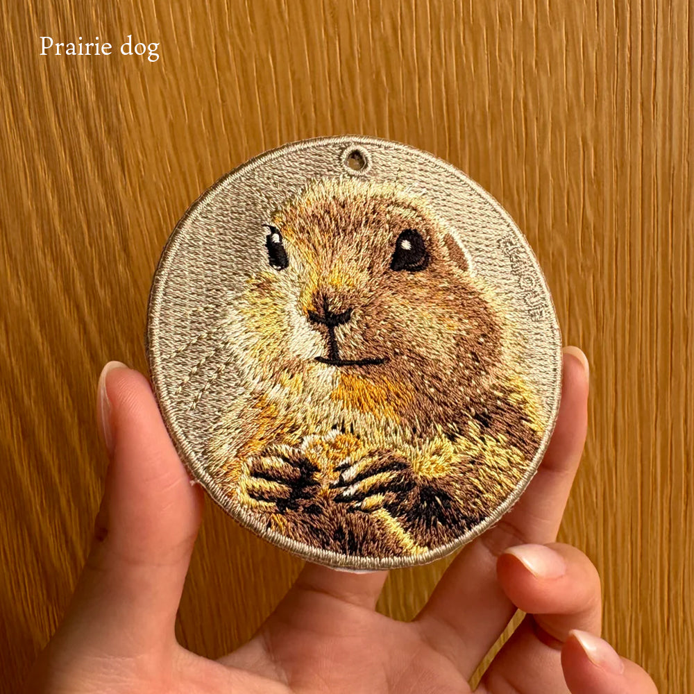 EMJOUR エンジュール 刺繍 キーホルダー チャーム 台湾 サル ワオキツネザル キツネザル プレーリードッグ チンチラネズミ リス プレゼント ギフト 贈り物 車 自転車 カギ 鍵 サファリ サバンナ 動物園 母の日