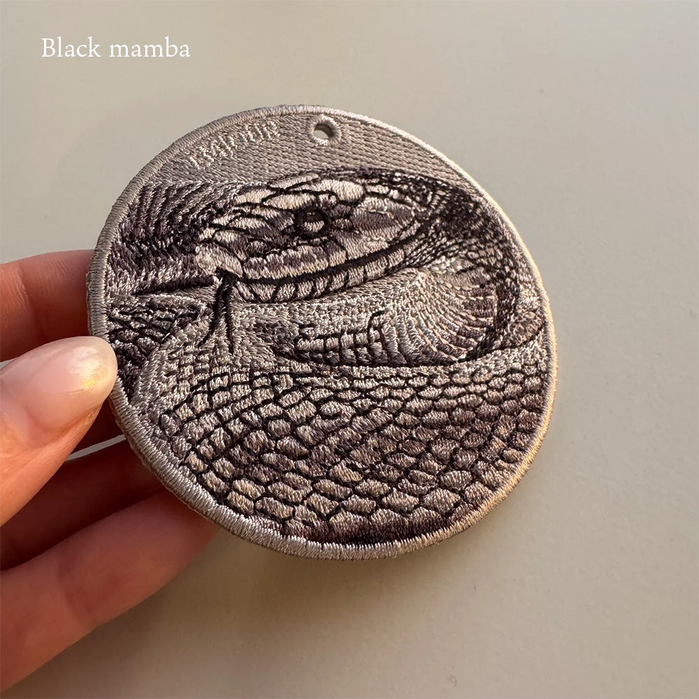 EMJOUR エンジュール 刺繍 キーホルダー チャーム 台湾 アナコンダ パイソン コブラ ブラックマンバ プレゼント ギフト 贈り物 車 自転車 カギ 鍵 サファリ サバンナ 動物園 母の日