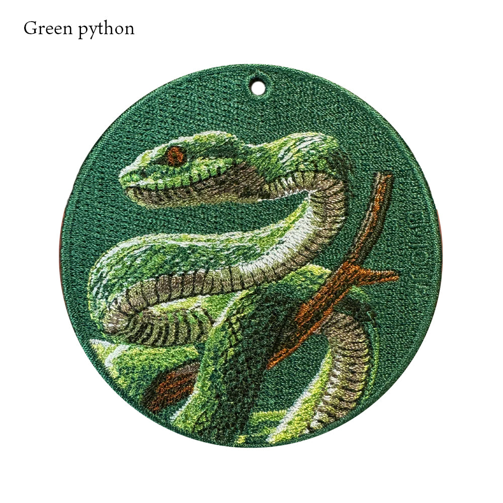 EMJOUR エンジュール 刺繍 キーホルダー チャーム 台湾 アナコンダ パイソン コブラ ブラックマンバ プレゼント ギフト 贈り物 車 自転車 カギ 鍵 サファリ サバンナ 動物園 母の日