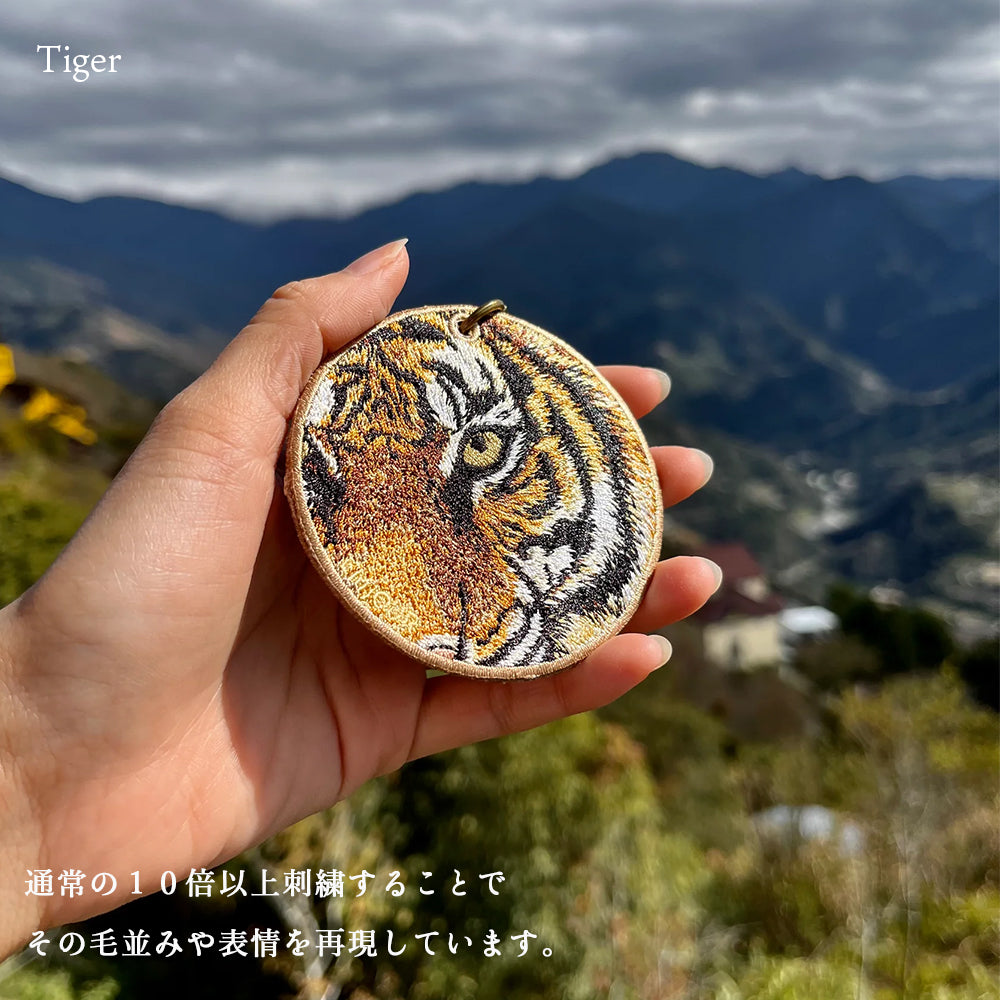 キーホルダー 動物 刺繍 ワッペン アニマル チャーム ライオン トラ 虎 タイガー 黒ヒョウ ひょう レオパード グッズ プレゼント ギフト 贈り物 EMJOUR エンジュール 台湾 車 自転車 カギ 鍵 おしゃれ