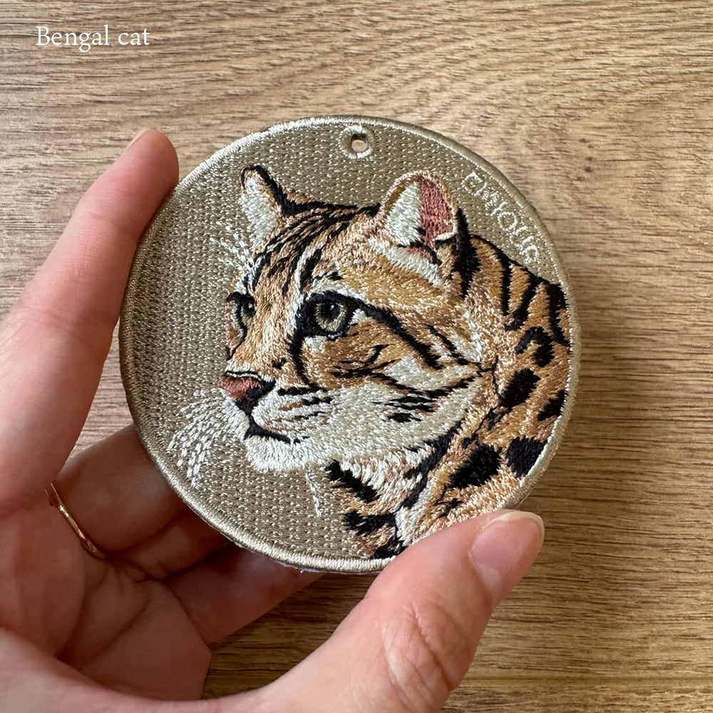 EMJOUR エンジュール 刺繍 キーホルダー チャーム 台湾 チーター ホワイトタイガー チンパンジー ベンガルヤマネコ プレゼント ギフト 贈り物 車 自転車 カギ 鍵 サファリ サバンナ 動物園 母の日