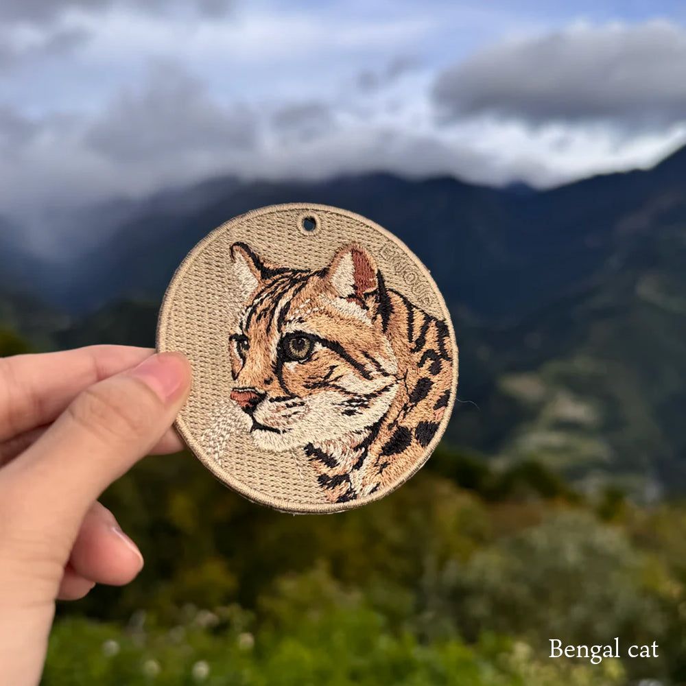 EMJOUR エンジュール 刺繍 キーホルダー チャーム 台湾 チーター ホワイトタイガー チンパンジー ベンガルヤマネコ プレゼント ギフト 贈り物 車 自転車 カギ 鍵 サファリ サバンナ 動物園 母の日