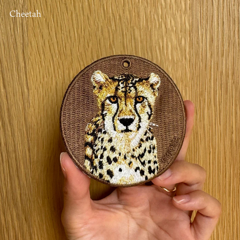 EMJOUR エンジュール 刺繍 キーホルダー チャーム 台湾 チーター ホワイトタイガー チンパンジー ベンガルヤマネコ プレゼント ギフト 贈り物 車 自転車 カギ 鍵 サファリ サバンナ 動物園 母の日