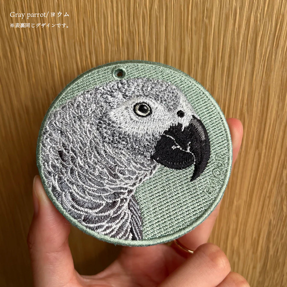 キーホルダー 刺繍 鳥 小鳥 動物 アニマル チャーム 刺繍キーホルダー インコ ワカケホンセイインコ ヨウム コンゴウインコ ベニコンゴウインコ フラミンゴ キーリング プレゼント 入学祝い 新築祝い かわいい ギフト 贈り物 EMJOUR エンジュール 台湾 車 自転車 カギ 鍵 ペット 動物園