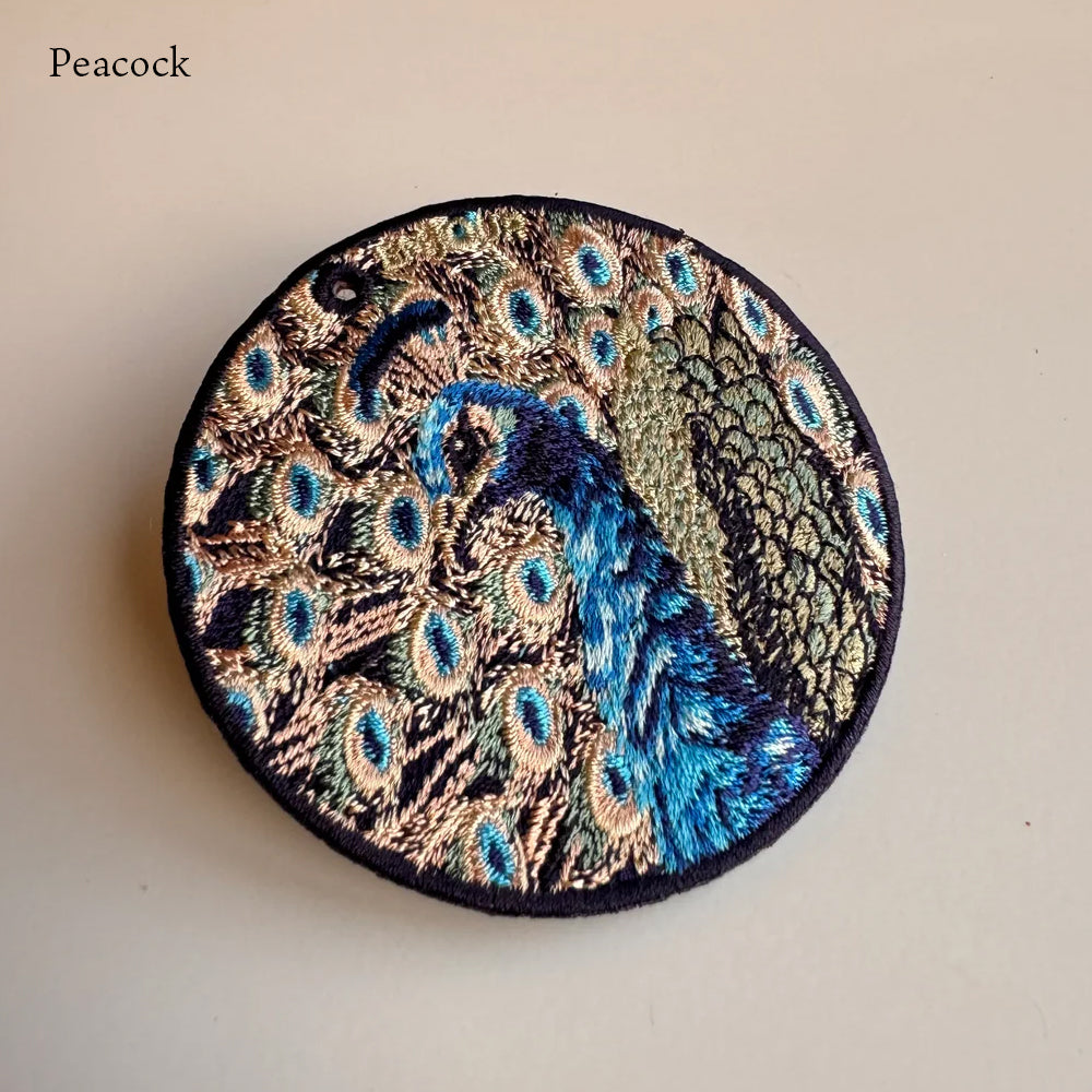 キーホルダー 刺繍 鳥 小鳥 動物 アニマル チャーム 刺繍キーホルダー ミミズク フクロウ ふくろう クジャク ワシ 鷲 キーリング プレゼント 入学祝い 新築祝い かわいい ギフト 贈り物 EMJOUR エンジュール 台湾 車 自転車 カギ 鍵 ペット 動物園