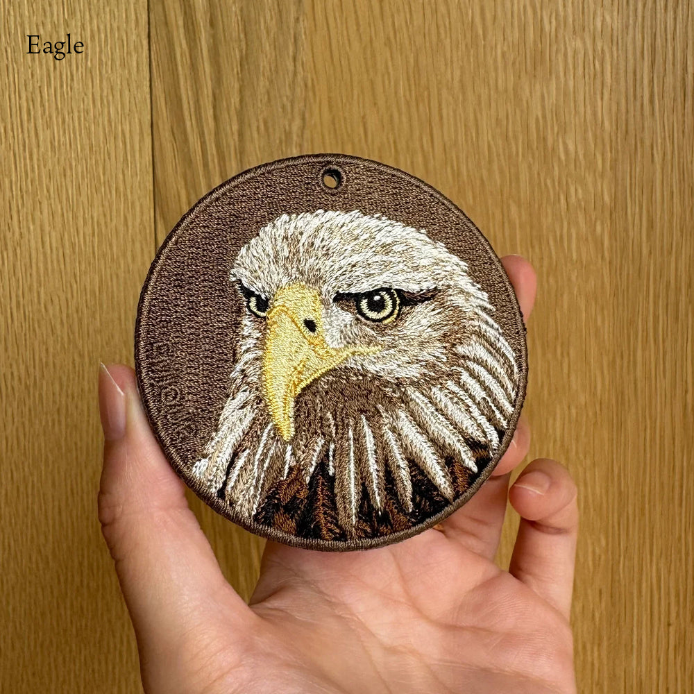 キーホルダー 刺繍 鳥 小鳥 動物 アニマル チャーム 刺繍キーホルダー ミミズク フクロウ ふくろう クジャク ワシ 鷲 キーリング プレゼント 入学祝い 新築祝い かわいい ギフト 贈り物 EMJOUR エンジュール 台湾 車 自転車 カギ 鍵 ペット 動物園