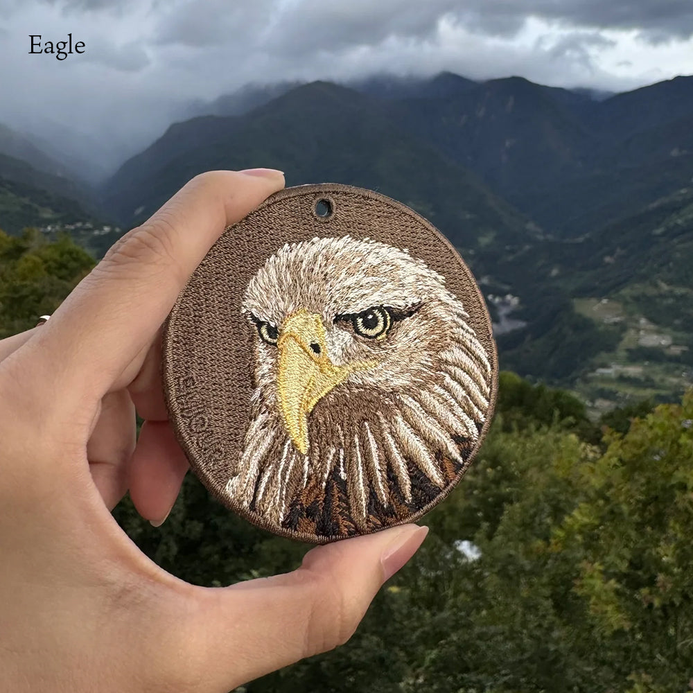 キーホルダー 刺繍 鳥 小鳥 動物 アニマル チャーム 刺繍キーホルダー ミミズク フクロウ ふくろう クジャク ワシ 鷲 キーリング プレゼント 入学祝い 新築祝い かわいい ギフト 贈り物 EMJOUR エンジュール 台湾 車 自転車 カギ 鍵 ペット 動物園