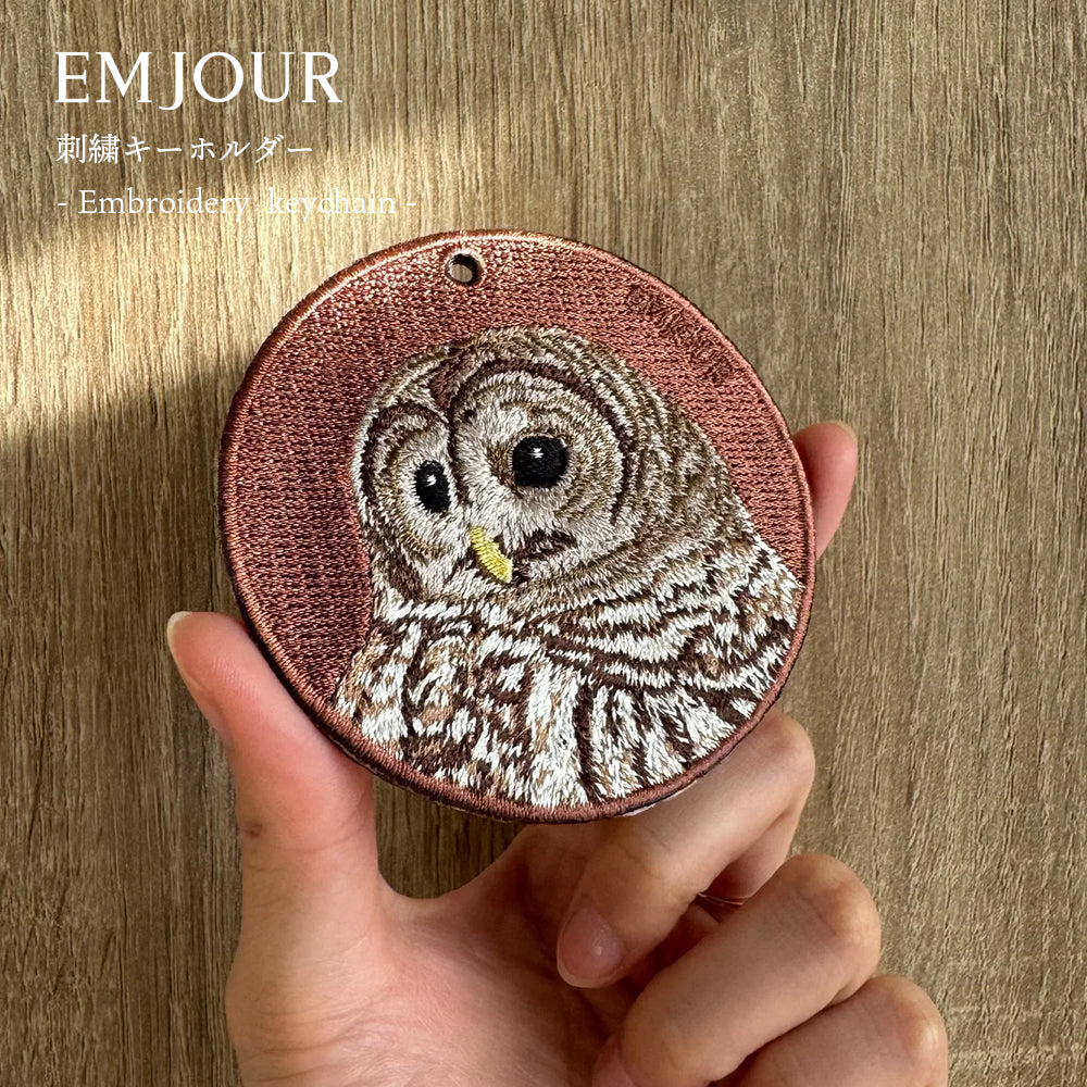 キーホルダー 刺繍 鳥 小鳥 動物 アニマル チャーム 刺繍キーホルダー ミミズク フクロウ ふくろう クジャク ワシ 鷲 キーリング プレゼント 入学祝い 新築祝い かわいい ギフト 贈り物 EMJOUR エンジュール 台湾 車 自転車 カギ 鍵 ペット 動物園