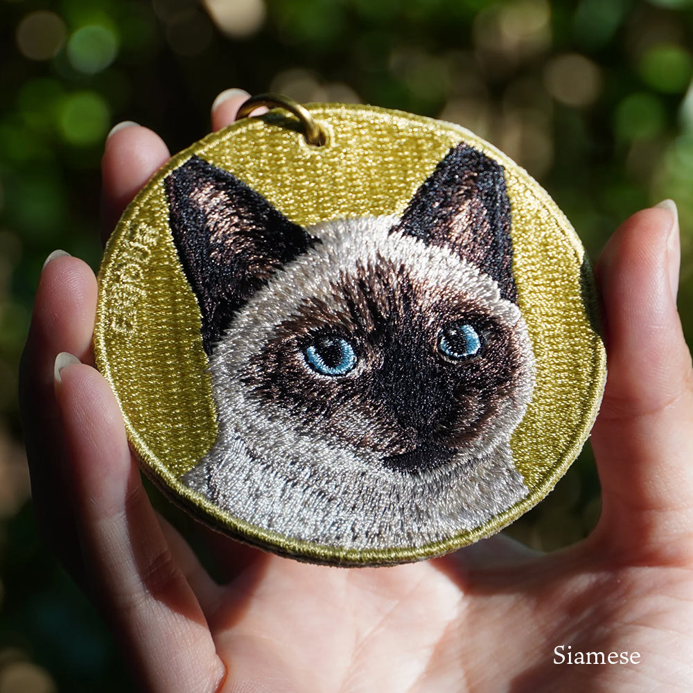 キーホルダー 猫 刺繍 ワッペン ネコ ネコ柄 アニマル チャーム ペット 動物 シャム アメリカンショートヘア ラグドール ブリティッシュショートヘア キャリコ ノルウェージャンフォレスト グッズ プレゼント ギフト EMJOUR エンジュール 台湾 車 自転車 カギ 鍵