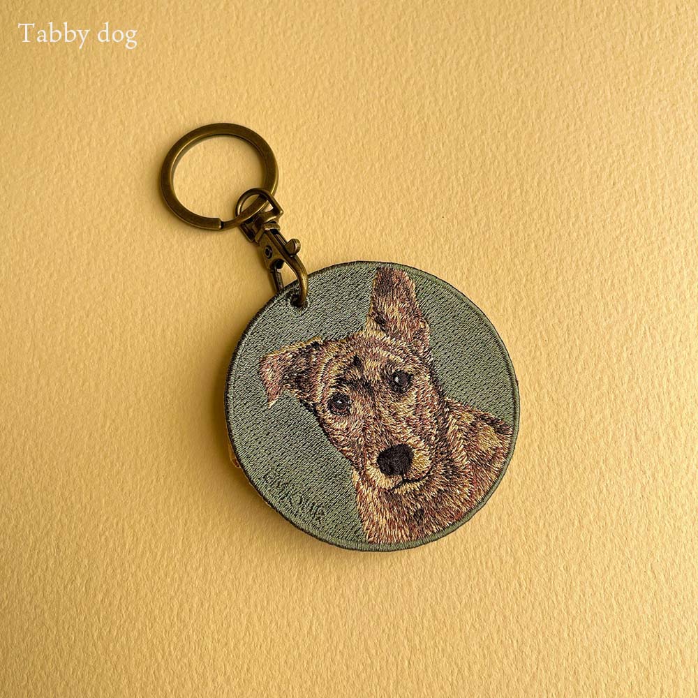 キーホルダー 犬 刺繍 ワッペン イヌ 犬柄 アニマル チャーム ぶち犬 雑種 動物 ペット グッズ プレゼント ギフト 贈り物 EMJOUR エンジュール 台湾 dog Taiwan 車 自転車 カギ 鍵 おしゃれ ペットロス or-055