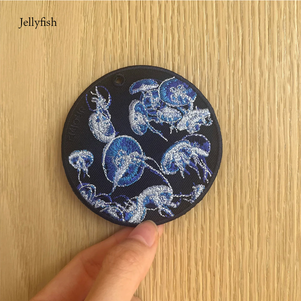 キーホルダー 刺繍 動物 アニマル チャーム 刺繍キーホルダー フグ シロクマ しろくま 白熊 くらげ ペンギン ぺんぎん カクレクマノミ キーリング プレゼント 入学祝い 新築祝い かわいい ギフト 贈り物 EMJOUR エンジュール 台湾 車 自転車 カギ 鍵 ペット 海 魚 動物園 水族館