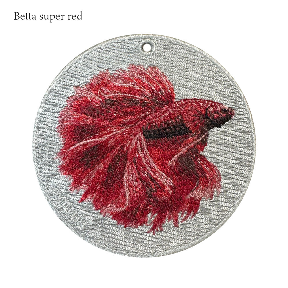 キーホルダー 魚 金魚 刺繍 ワッペン アニマル チャーム ベタ ベタフィッシュ スーパーレッド ペット グッズ プレゼント EMJOUR エンジュール ペットロス