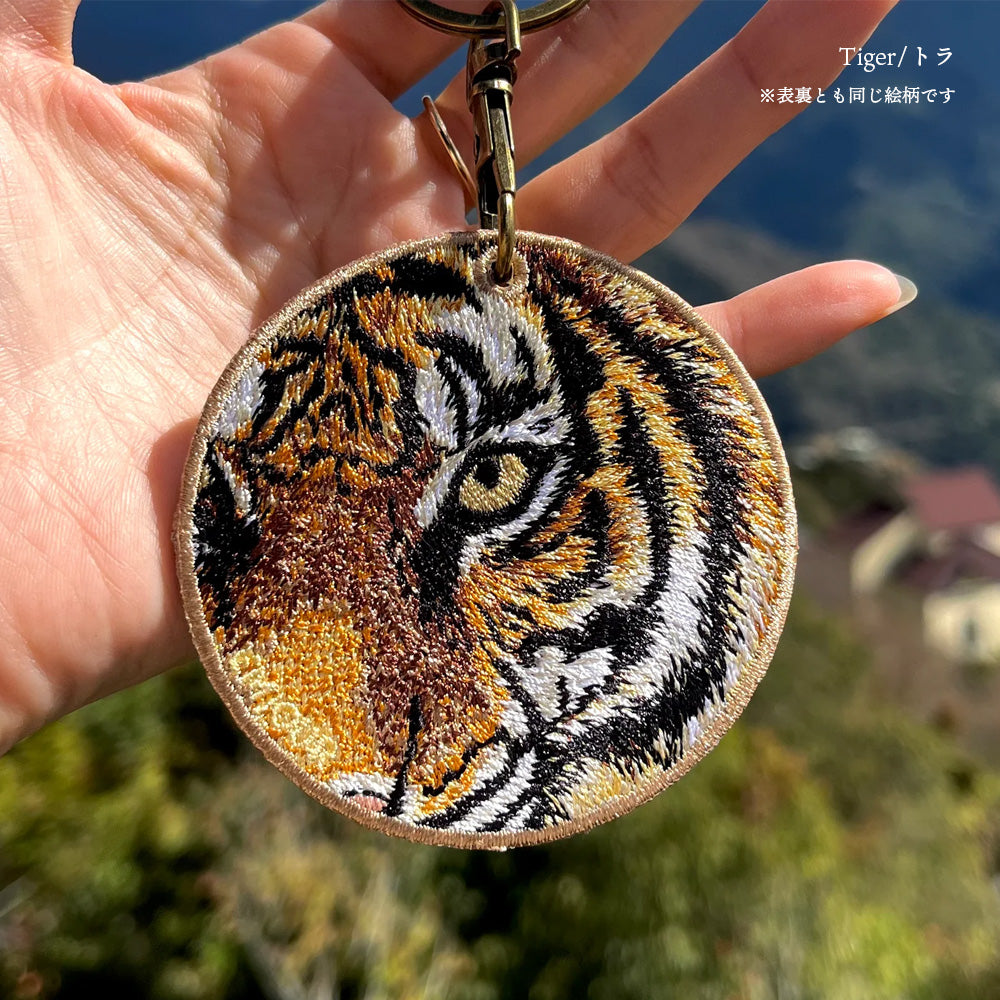 キーホルダー 刺繍 動物 アニマル チャーム 刺繍キーホルダー フェレット きりん キリン カピバラ ミーアキャット やもり ヤモリ キーリング プレゼント 入学祝い 新築祝い かわいい ギフト 贈り物 EMJOUR エンジュール 台湾 車 自転車 カギ 鍵 ペット 動物園 (animal-5)