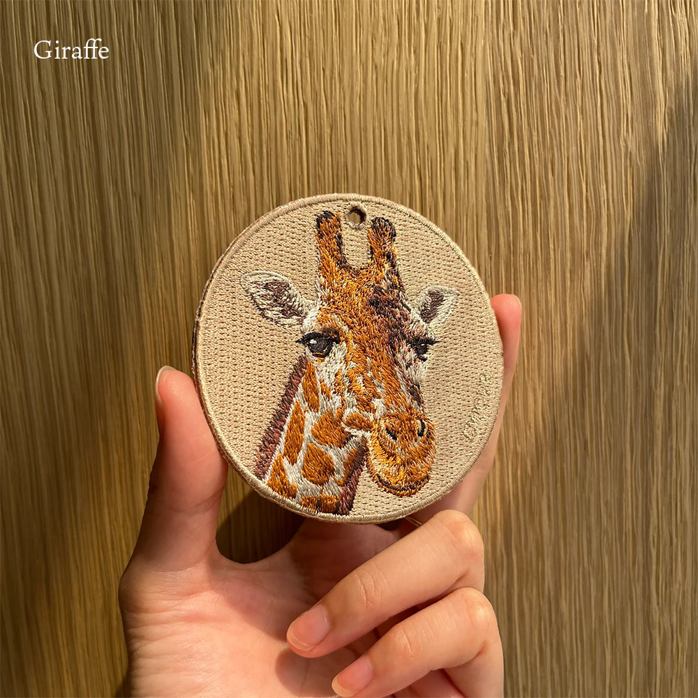 キーホルダー 刺繍 動物 アニマル チャーム 刺繍キーホルダー フェレット きりん キリン カピバラ ミーアキャット やもり ヤモリ キーリング プレゼント 入学祝い 新築祝い かわいい ギフト 贈り物 EMJOUR エンジュール 台湾 車 自転車 カギ 鍵 ペット 動物園