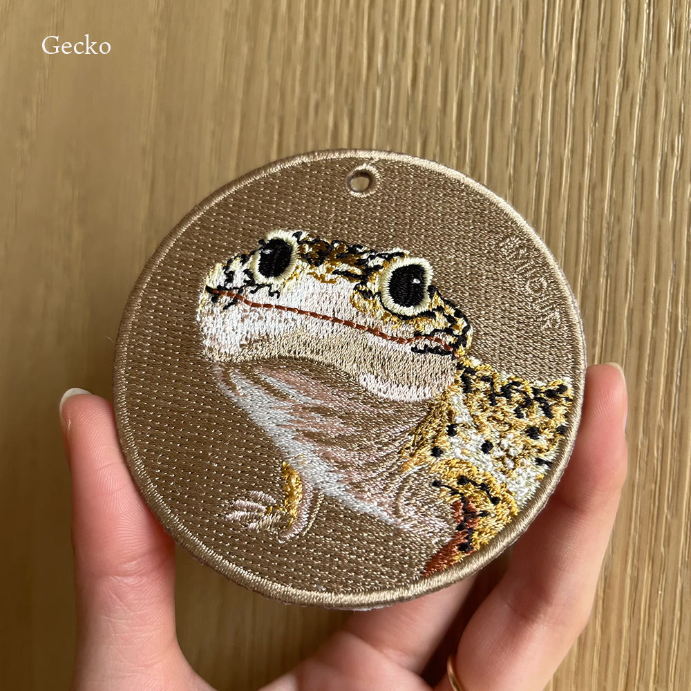 キーホルダー 刺繍 動物 アニマル チャーム 刺繍キーホルダー フェレット きりん キリン カピバラ ミーアキャット やもり ヤモリ キーリング プレゼント 入学祝い 新築祝い かわいい ギフト 贈り物 EMJOUR エンジュール 台湾 車 自転車 カギ 鍵 ペット 動物園