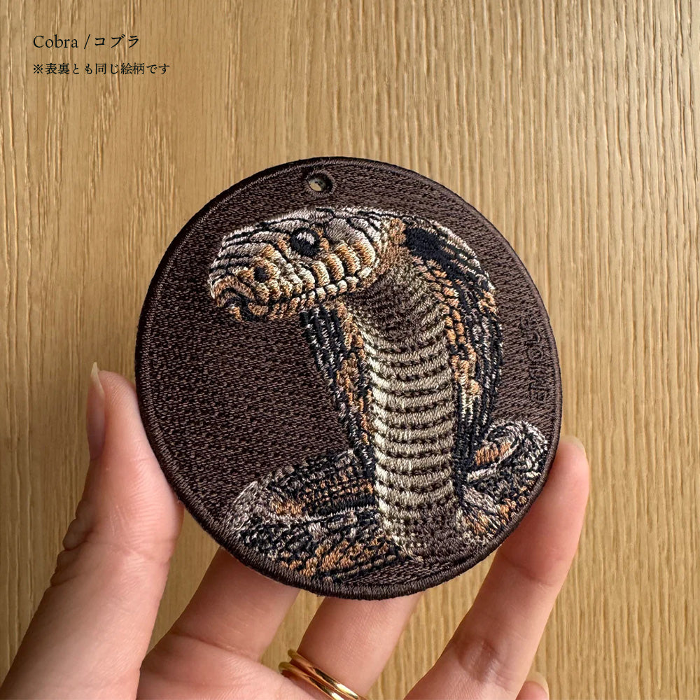 EMJOUR エンジュール 刺繍 キーホルダー チャーム 台湾 アナコンダ パイソン コブラ  ブラックマンバ プレゼント ギフト 贈り物 車 自転車 カギ 鍵 サファリ サバンナ 動物園 (animal-9)