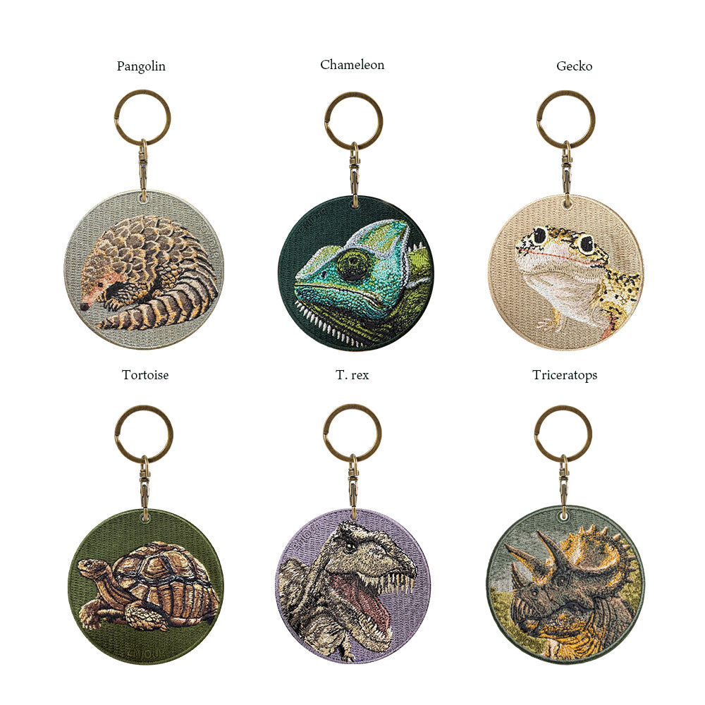 キーホルダー 刺繍 EMJOUR 恐竜 ヤモリ センザンコウ リクガメ 陸亀 ティラノサウルス トリケラトプス アニマル 爬虫類 キーチェーン プレゼント ギフト (animal-10)