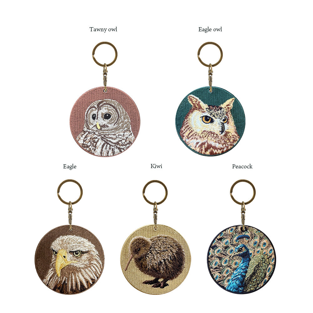 キーホルダー 刺繍 鳥 小鳥 動物 アニマル チャーム 刺繍キーホルダー キーウィ ミミズク フクロウ ふくろう クジャク ワシ 鷲 キーリング プレゼント 入学祝い 新築祝い かわいい ギフト 贈り物 EMJOUR エンジュール 台湾 車 自転車 カギ 鍵 ペット 動物園