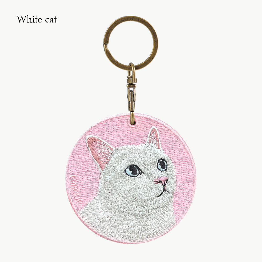 キーホルダー 猫 刺繍 ワッペン ネコ ネコ柄 アニマル チャーム ペット 動物 茶トラ しろねこ 白猫 さびねこ チンチラ ペルシャ猫 三毛猫  キャリコ グッズ プレゼント ギフト 贈り物 新築祝い EMJOUR エンジュール 台湾 Taiwan cat neko 車 自転車 カギ 鍵 おしゃれ