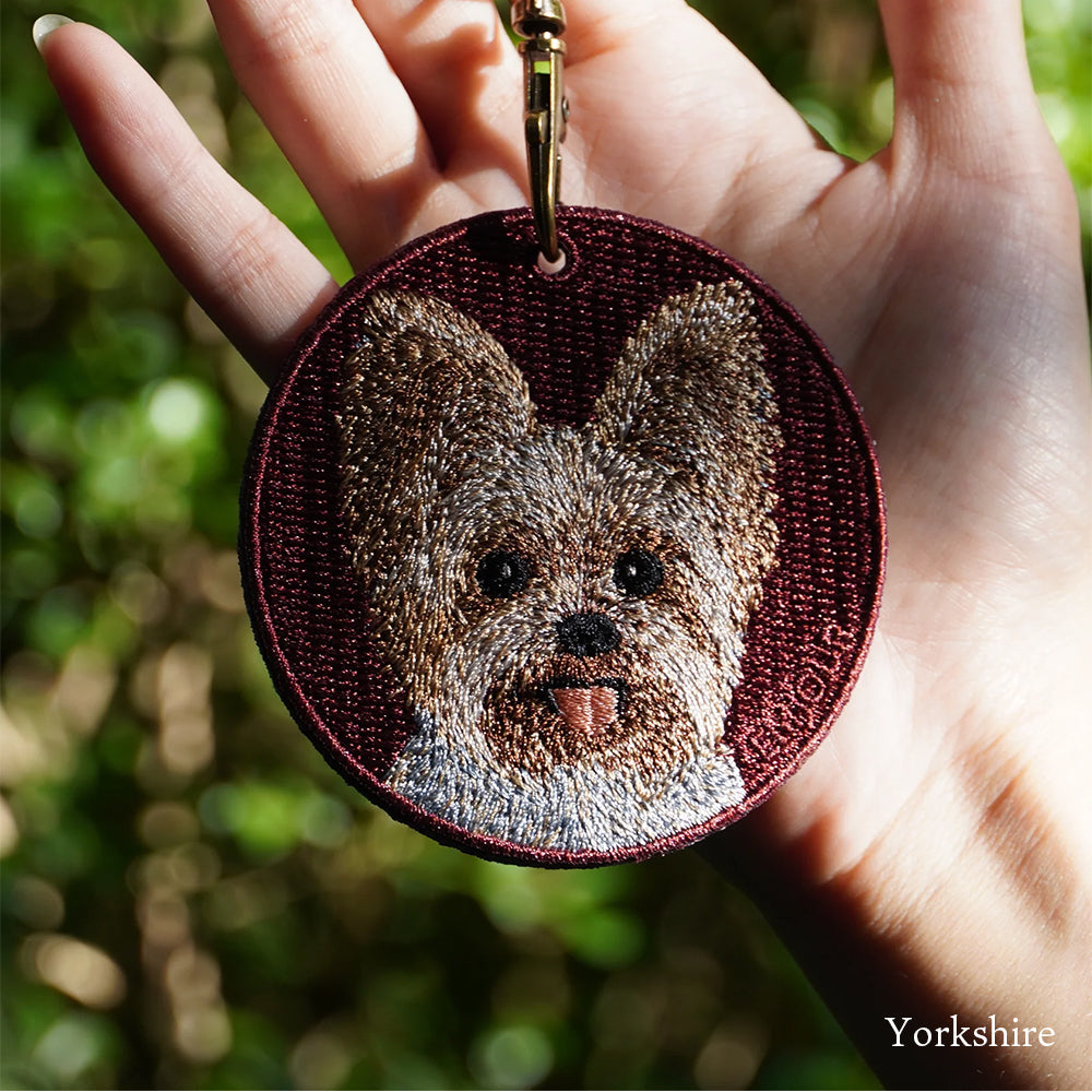 キーホルダー 犬 刺繍 ワッペン イヌ 犬柄 アニマル チャーム ポメラニアン ポメ ジャックラッセル ジャック ヨークシャテリア ヨーキー シーズー  ペット グッズ プレゼント ギフト 贈り物 新築祝い EMJOUR エンジュール 台湾 dog Taiwan 車 自転車 カギ 鍵 おしゃれ